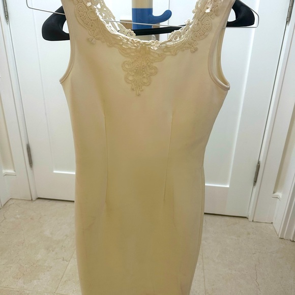 Beautiful white Bedo dress perfect for elegant affair or bride to be! - Picture 1 of 6